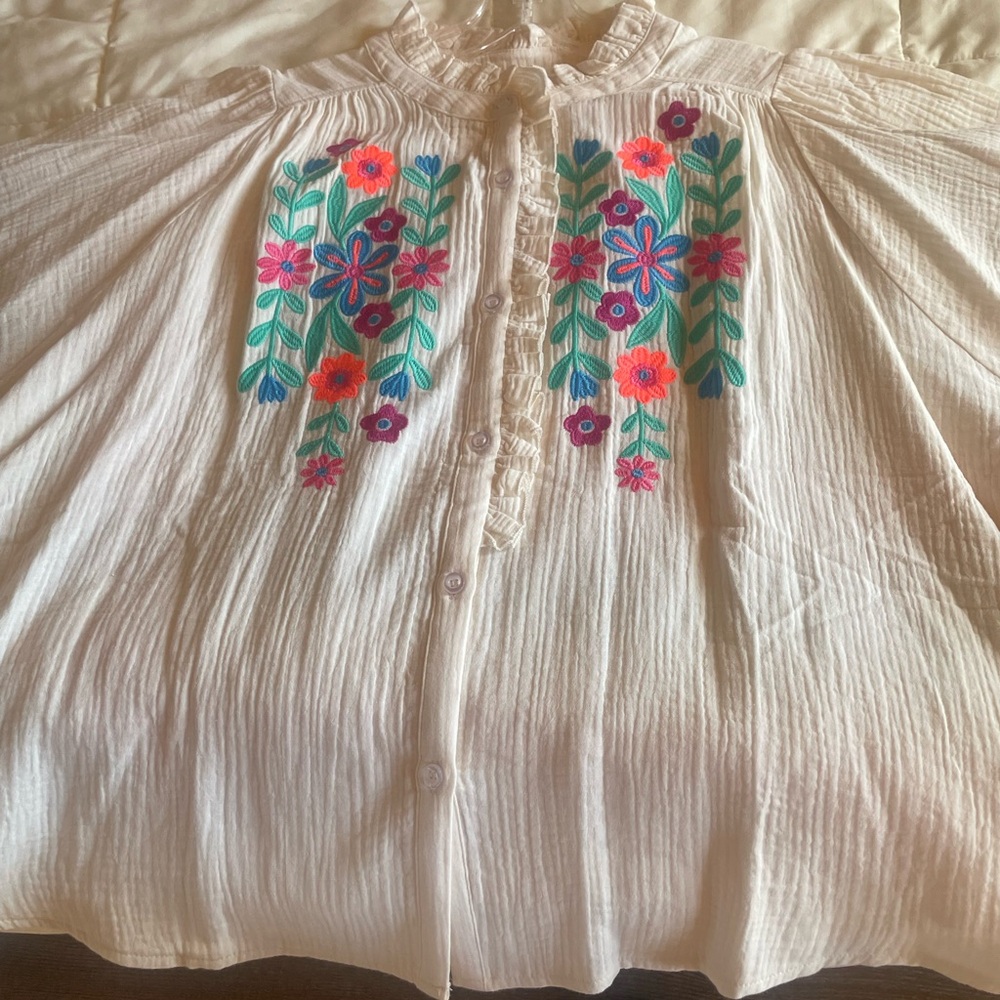 NWOT Easel Embroidered Floral Off White Blouse in Small - Picture 11 of 12
